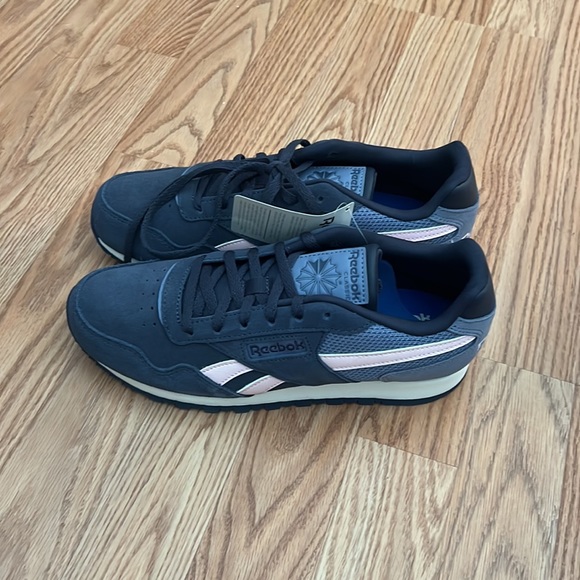 NWT Reebok Running Shoes - Picture 3 of 7